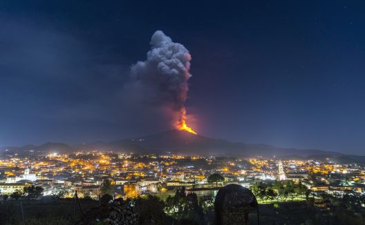 Кој има поголемо влијание врз климата: вулканот или човекот?